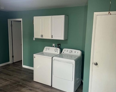 418 Maple Street - Photo Thumbnail 3