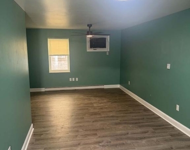 418 Maple Street - Photo Thumbnail 2
