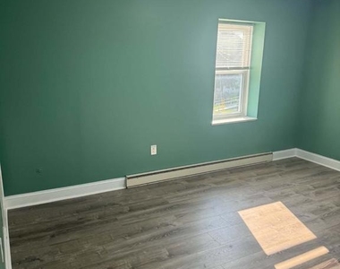 418 Maple Street - Photo Thumbnail 10