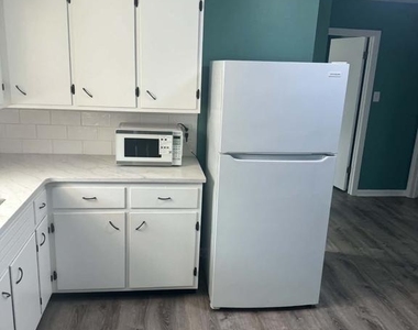 418 Maple Street - Photo Thumbnail 4