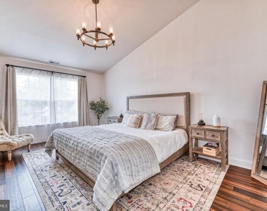 2402 Sterling Road - Photo Thumbnail 13
