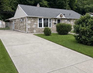 2515 Woodlawn Drive - Photo Thumbnail 2