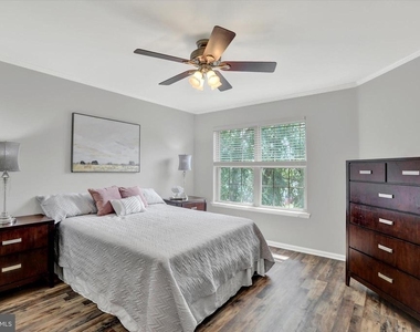 104 Suffield Court - Photo Thumbnail 18