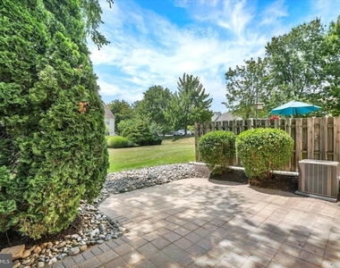 104 Suffield Court - Photo Thumbnail 34