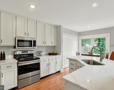 104 Suffield Court - Photo Thumbnail 7
