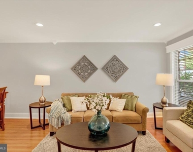 104 Suffield Court - Photo Thumbnail 6
