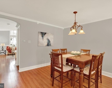 104 Suffield Court - Photo Thumbnail 3