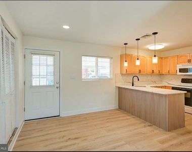 49 Mistletoe Lane - Photo Thumbnail 4