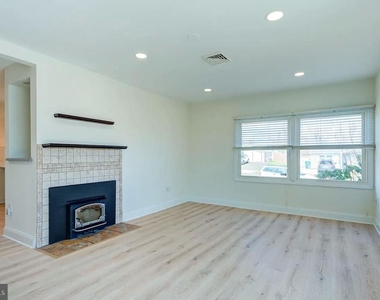 49 Mistletoe Lane - Photo Thumbnail 1