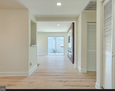 49 Mistletoe Lane - Photo Thumbnail 7