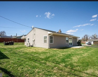 49 Mistletoe Lane - Photo Thumbnail 16