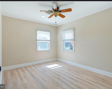 49 Mistletoe Lane - Photo Thumbnail 10