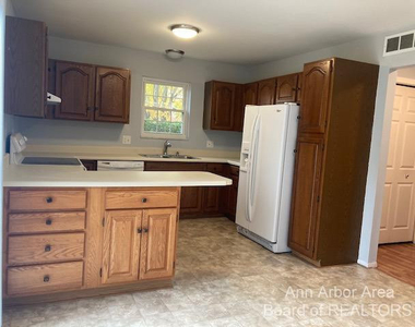 3502 Burbank Drive - Photo Thumbnail 4