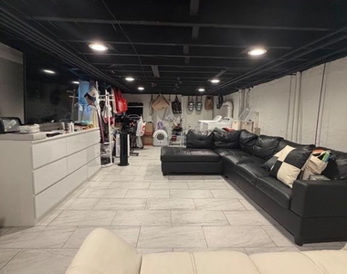 844 Spruce Street - Photo Thumbnail 8