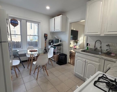 844 Spruce Street - Photo Thumbnail 9