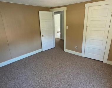 246 Franklin Street - Photo Thumbnail 16