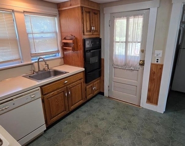 246 Franklin Street - Photo Thumbnail 12