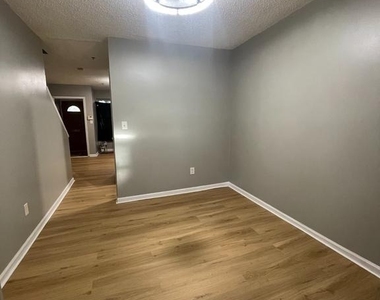 29 Carroll Street - Photo Thumbnail 9