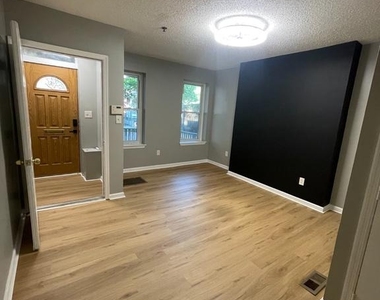 29 Carroll Street - Photo Thumbnail 6