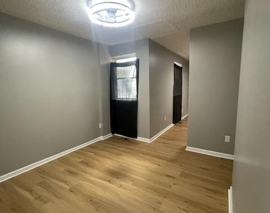 29 Carroll Street - Photo Thumbnail 8