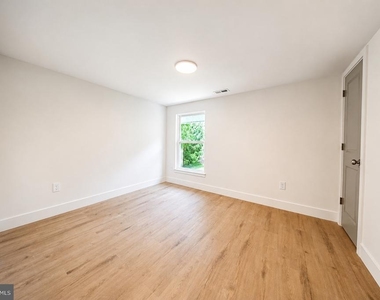 10 Myrtle Avenue - Photo Thumbnail 11