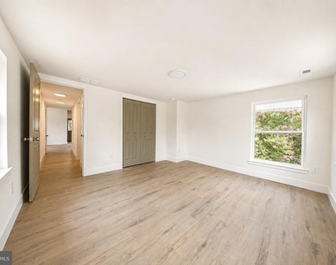 10 Myrtle Avenue - Photo Thumbnail 8