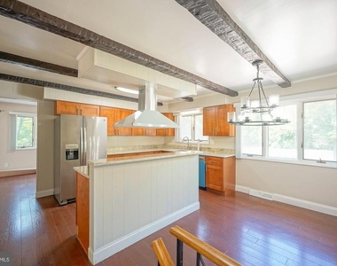 701 Crestbrook Avenue - Photo Thumbnail 9