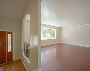 701 Crestbrook Avenue - Photo Thumbnail 16