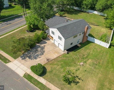 701 Crestbrook Avenue - Photo Thumbnail 2