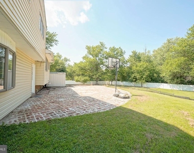 701 Crestbrook Avenue - Photo Thumbnail 38