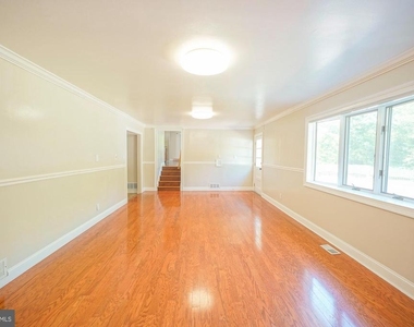 701 Crestbrook Avenue - Photo Thumbnail 8