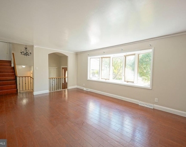 701 Crestbrook Avenue - Photo Thumbnail 15
