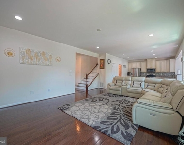 27 Carrington Way - Photo Thumbnail 8