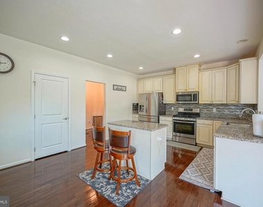 27 Carrington Way - Photo Thumbnail 12