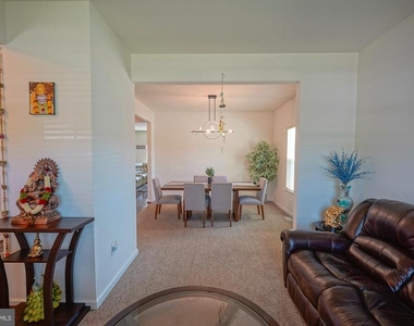 27 Carrington Way - Photo Thumbnail 4