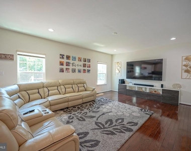 27 Carrington Way - Photo Thumbnail 6