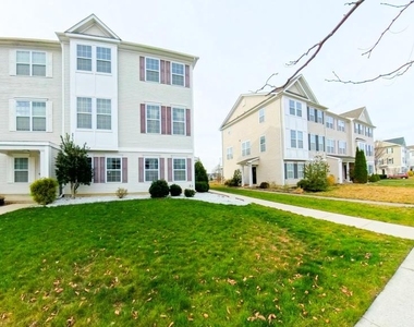33 Mountie Lane - Photo Thumbnail 2