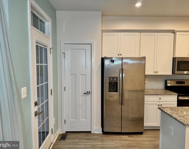 4812 Crest View Drive - Photo Thumbnail 10