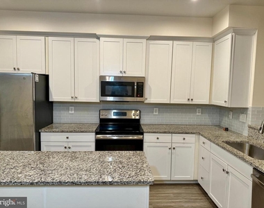 4812 Crest View Drive - Photo Thumbnail 9