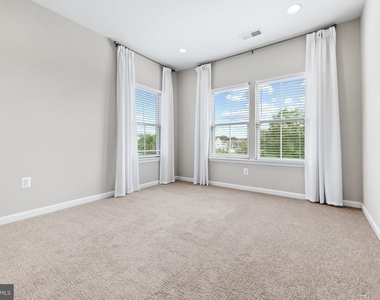 7610 Hubble Drive - Photo Thumbnail 23