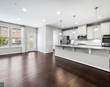 7610 Hubble Drive - Photo Thumbnail 15