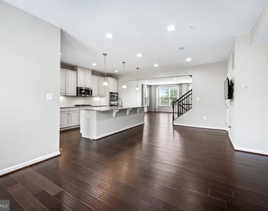 7610 Hubble Drive - Photo Thumbnail 16