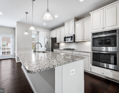 7610 Hubble Drive - Photo Thumbnail 8