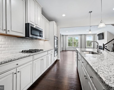 7610 Hubble Drive - Photo Thumbnail 11