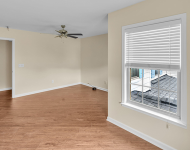240 Seymour Place - Photo Thumbnail 20