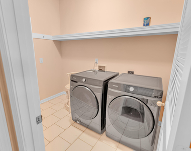 240 Seymour Place - Photo Thumbnail 6