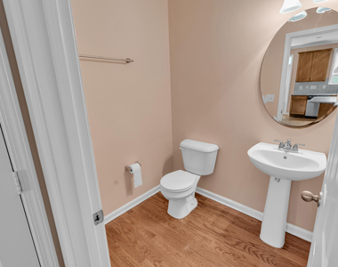 240 Seymour Place - Photo Thumbnail 7