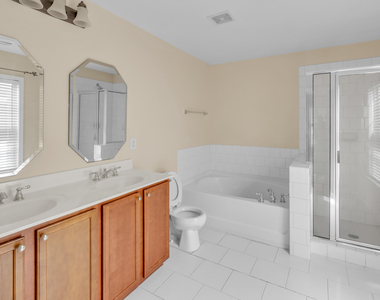 240 Seymour Place - Photo Thumbnail 12