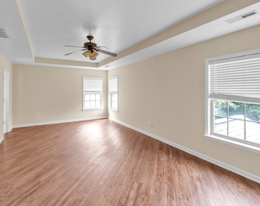 240 Seymour Place - Photo Thumbnail 10