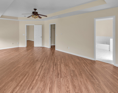 240 Seymour Place - Photo Thumbnail 13